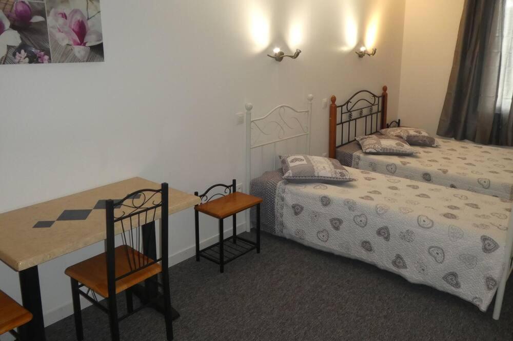 Etanit ! Etape Calme Et Parking Velo, Bicycle - Connection Tous A 1Mn Bus,Train Et Aeroport - Plein Centre De Beziers Pour Visiter,Manger - Chambres Climatisees, Spacieuses Amenagees Pour Singles, Couple, Et Ou Familles - Consigne Et Petit Dej En Plu Exterior photo