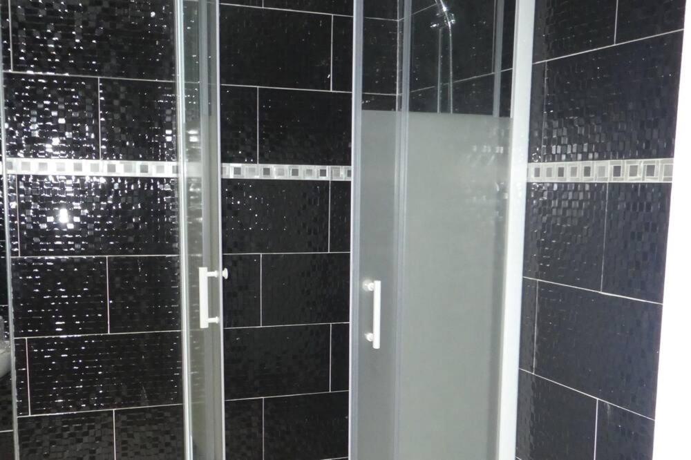 Etanit ! Etape Calme Et Parking Velo, Bicycle - Connection Tous A 1Mn Bus,Train Et Aeroport - Plein Centre De Beziers Pour Visiter,Manger - Chambres Climatisees, Spacieuses Amenagees Pour Singles, Couple, Et Ou Familles - Consigne Et Petit Dej En Plu Exterior photo